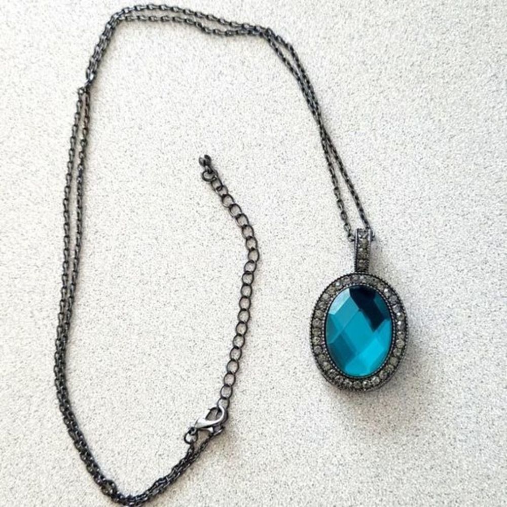 Long Necklace Green‎ Oval Pendant